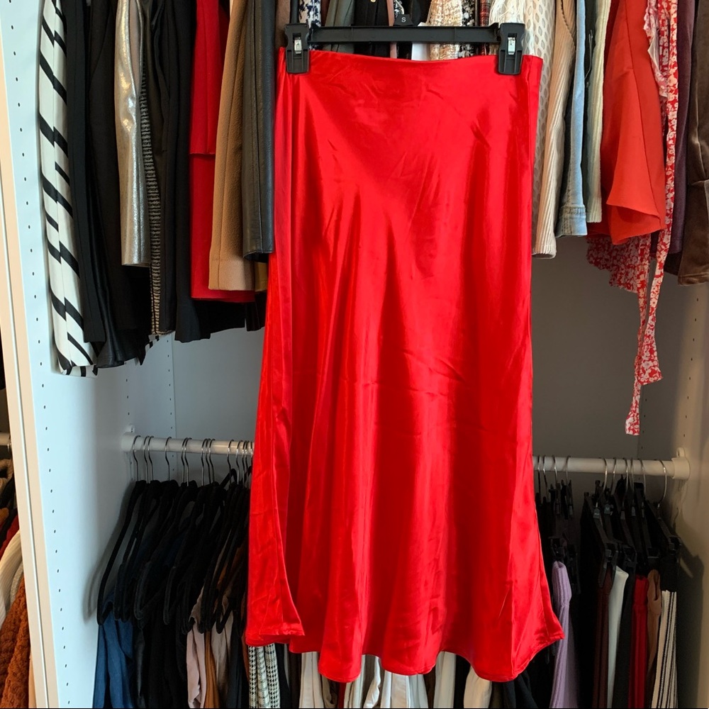 Red satin midi circle skirt - Picture 9 of 9